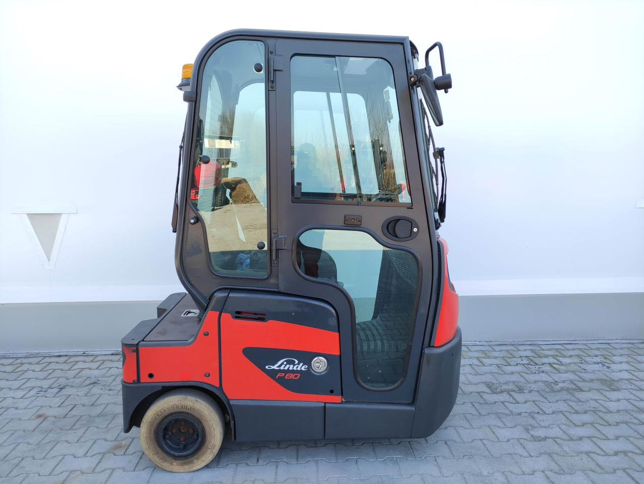 Linde P80 - Traktor derek: gambar 2 Linde P80 - Traktor derek: gambar 2