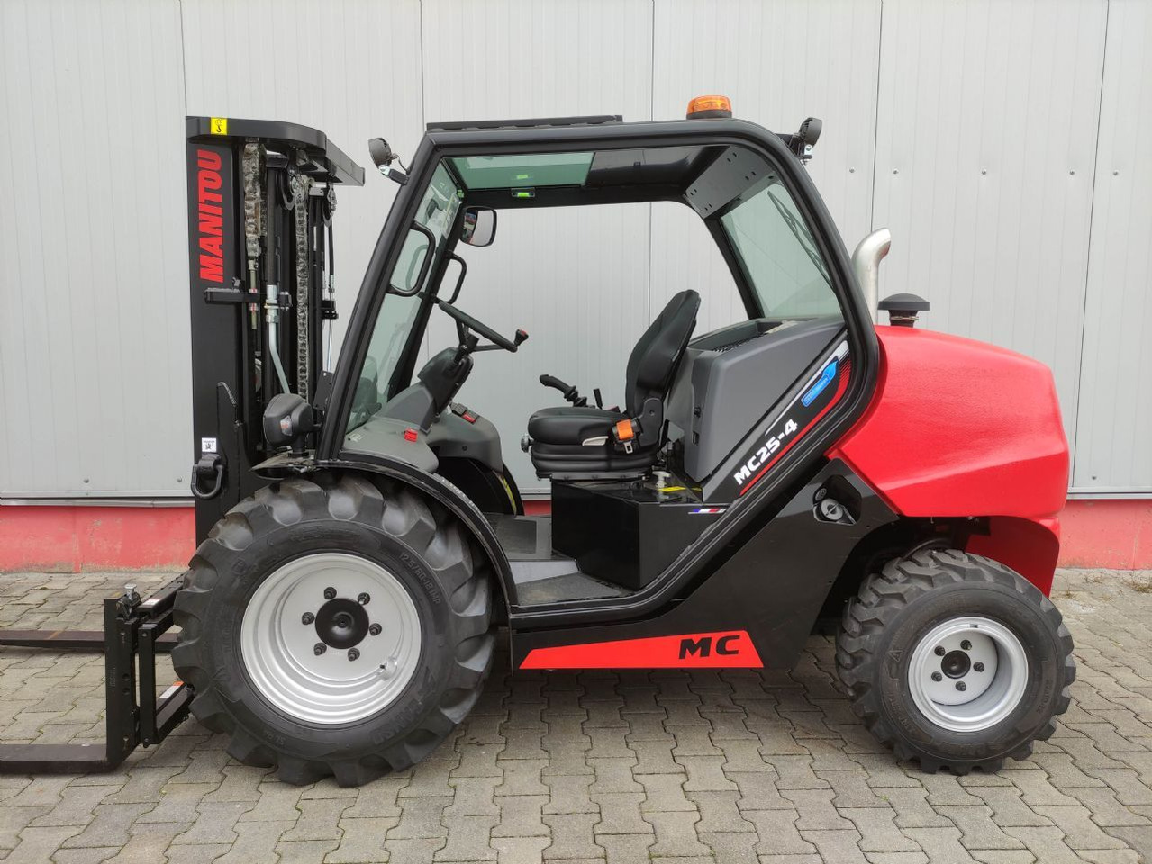 Manitou MC25-4 DK ST5 S1 (NEU) - Forklift medan kasar: gambar 1 Manitou MC25-4 DK ST5 S1 (NEU) - Forklift medan kasar: gambar 1