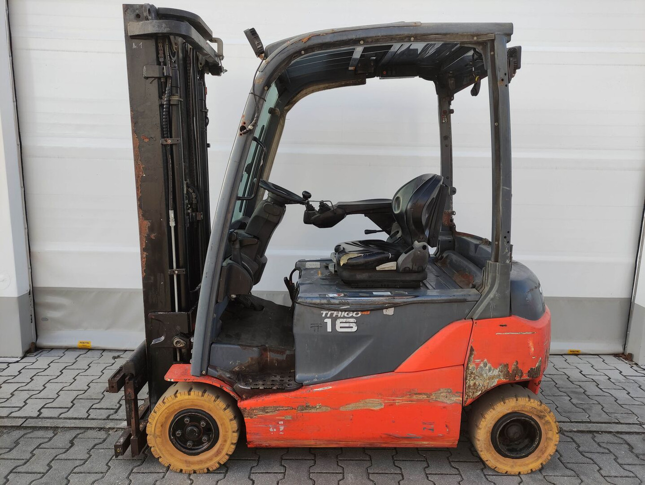 Toyota 8FBMT16 - Forklift listrik: gambar 1 Toyota 8FBMT16 - Forklift listrik: gambar 1