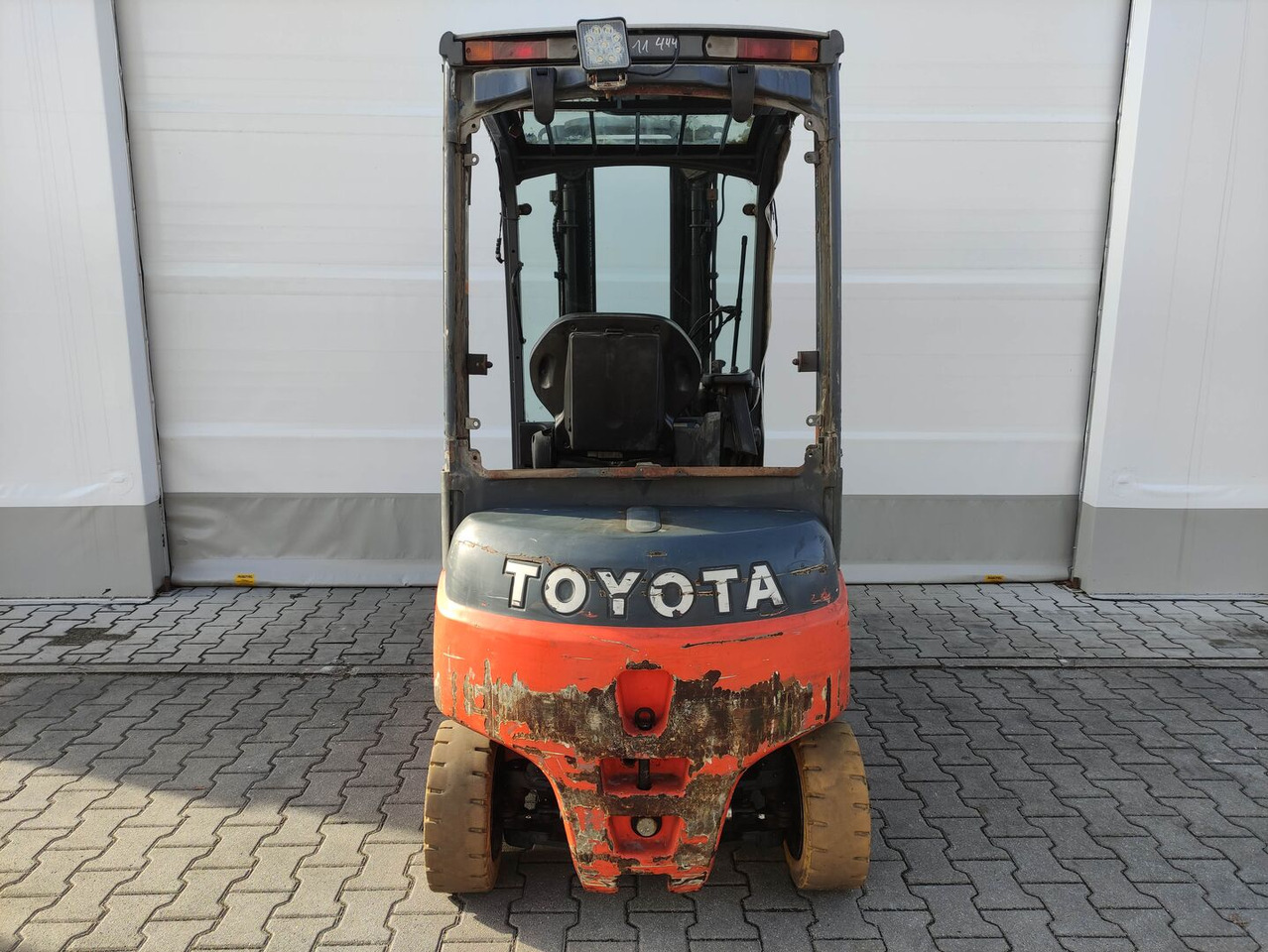 Toyota 8FBMT16 - Forklift listrik: gambar 4 Toyota 8FBMT16 - Forklift listrik: gambar 4