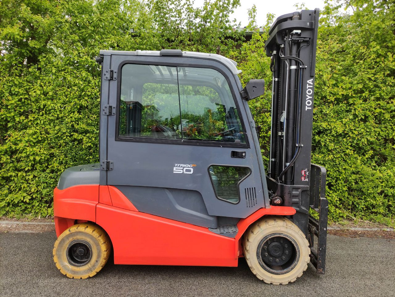 Toyota 8FBMT50 - Forklift listrik: gambar 2 Toyota 8FBMT50 - Forklift listrik: gambar 2