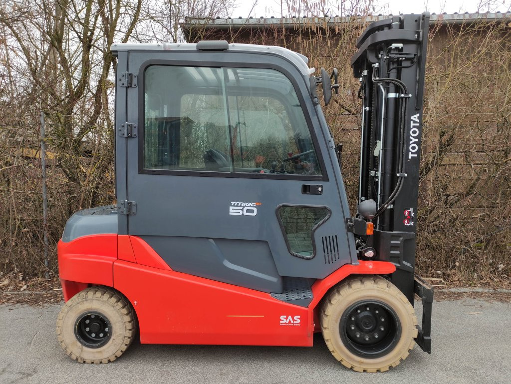 Toyota 8FBMT50 - Forklift listrik: gambar 2 Toyota 8FBMT50 - Forklift listrik: gambar 2