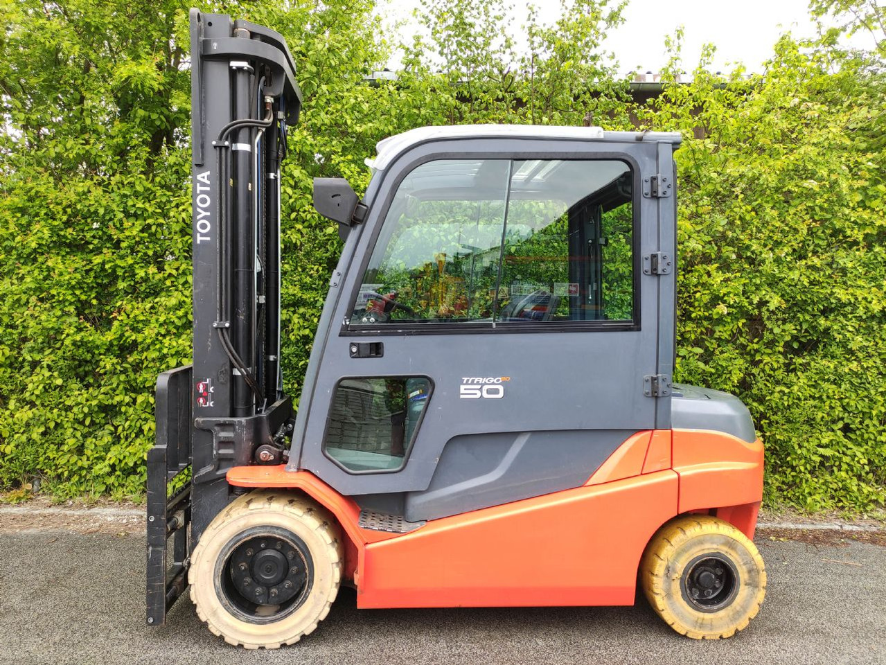 Toyota 8FBMT50 - Forklift listrik: gambar 1 Toyota 8FBMT50 - Forklift listrik: gambar 1