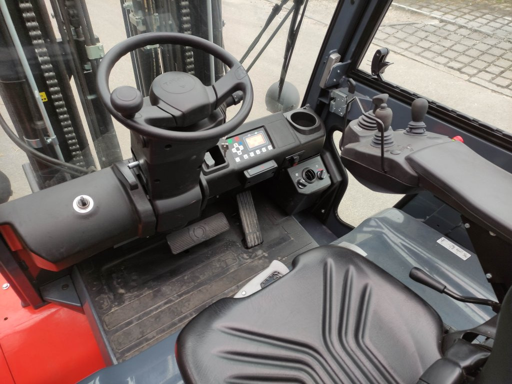 Toyota 8FBMT50 - Forklift listrik: gambar 5 Toyota 8FBMT50 - Forklift listrik: gambar 5