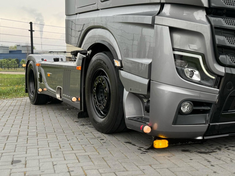 Mercedes-Benz 1863 SHOWTRUCK, VOLLUCHT, L PAKKET, HYDRAULIEK, TOPSTAAT. - Tractor head: gambar 4 Mercedes-Benz 1863 SHOWTRUCK, VOLLUCHT, L PAKKET, HYDRAULIEK, TOPSTAAT. - Tractor head: gambar 4