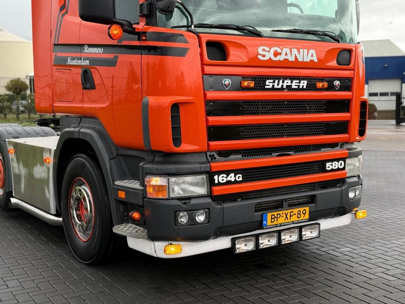 Scania R 164 GA 6X2/4 NA 580 SHOW TRUCK, GESTUURDE VOORLOPER, COMPLEET, TOP. - Tractor head: gambar 5 Scania R 164 GA 6X2/4 NA 580 SHOW TRUCK, GESTUURDE VOORLOPER, COMPLEET, TOP. - Tractor head: gambar 5