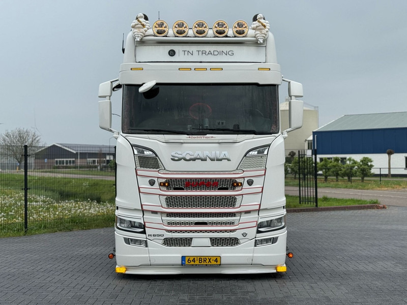 Scania R650 V8 FULL AIR, SHOW TRUCK, SPECIAL INTERIOR, SMART TACHO 2. - Tractor head: gambar 3 Scania R650 V8 FULL AIR, SHOW TRUCK, SPECIAL INTERIOR, SMART TACHO 2. - Tractor head: gambar 3