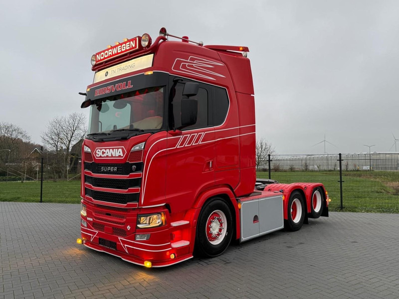 Scania S580 V8 NGS SHOW TRUCK, VOLLUCHT, SPECIAL INTERIOR, BOMVOL, ALS NIEUW. - Tractor head: gambar 3 Scania S580 V8 NGS SHOW TRUCK, VOLLUCHT, SPECIAL INTERIOR, BOMVOL, ALS NIEUW. - Tractor head: gambar 3