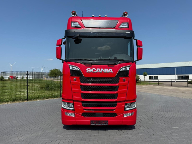 Scania S590 V8 NGS FULL AIR, ALCOA, LEATHER, HYDRAULIC, LIKE NEW. - Tractor head: gambar 3 Scania S590 V8 NGS FULL AIR, ALCOA, LEATHER, HYDRAULIC, LIKE NEW. - Tractor head: gambar 3
