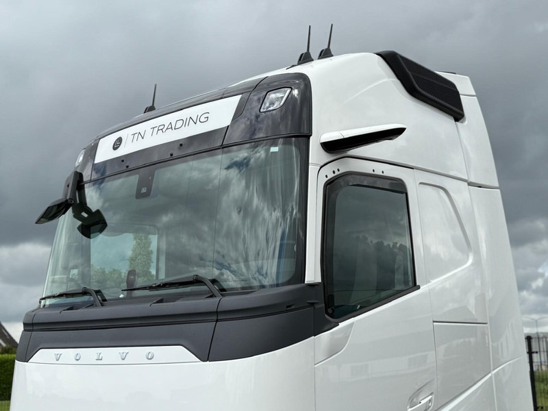 Volvo FH 13.460XL NEW, FULL AIR, ALCOA, HYDRAULIC, XL, FULL. - Tractor head: gambar 4 Volvo FH 13.460XL NEW, FULL AIR, ALCOA, HYDRAULIC, XL, FULL. - Tractor head: gambar 4
