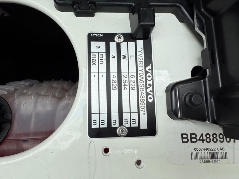 Volvo FH 13.460XL NEW, FULL AIR, ALCOA, HYDRAULIC, XL, FULL. - Tractor head: gambar 5 Volvo FH 13.460XL NEW, FULL AIR, ALCOA, HYDRAULIC, XL, FULL. - Tractor head: gambar 5