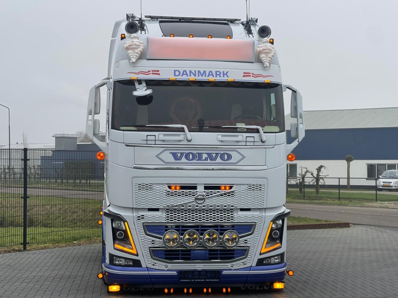 Volvo FH 16.750 SHOW TRUCK, FULL AIR, WB 3,10, SPECIAL INTERIOR, FULL! - Tractor head: gambar 2 Volvo FH 16.750 SHOW TRUCK, FULL AIR, WB 3,10, SPECIAL INTERIOR, FULL! - Tractor head: gambar 2