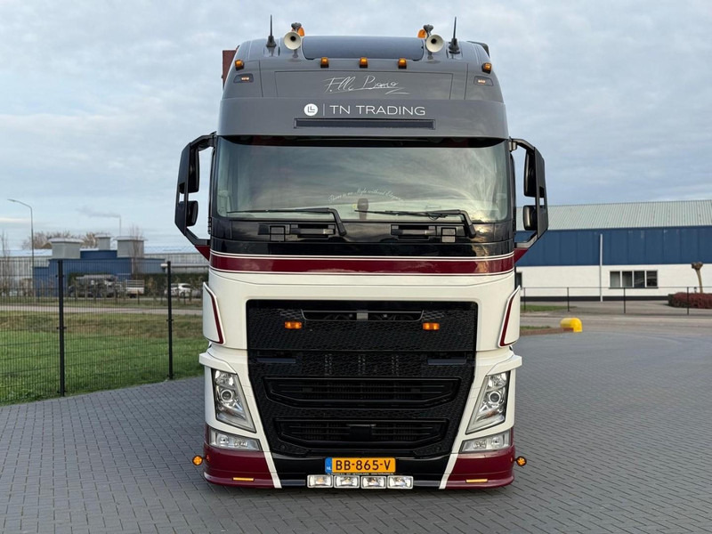 Volvo FH 13.500XL SHOW TRUCK, SPECIAL INTERIOR, TOP STAAT, VOLLUCHT, LAGE KM. - Truk box: gambar 2 Volvo FH 13.500XL SHOW TRUCK, SPECIAL INTERIOR, TOP STAAT, VOLLUCHT, LAGE KM. - Truk box: gambar 2