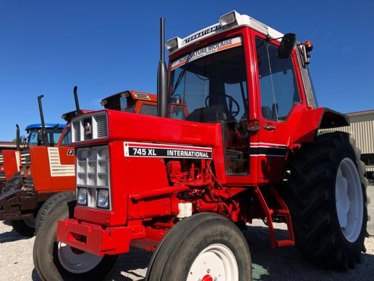 International 745 XL Tracteur à 15 000 € - Traktor: gambar 2 International 745 XL Tracteur à 15 000 € - Traktor: gambar 2