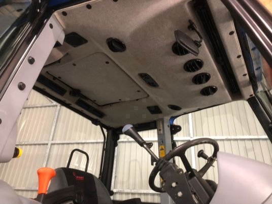 New Holland T5040 TRACTEUR + CHARGEUR - Traktor: gambar 4 New Holland T5040 TRACTEUR + CHARGEUR - Traktor: gambar 4