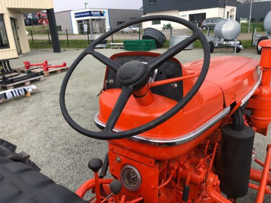 Renault SUPER 3 D tracteur à 8 500 € exo de tva - Traktor: gambar 4 Renault SUPER 3 D tracteur à 8 500 € exo de tva - Traktor: gambar 4