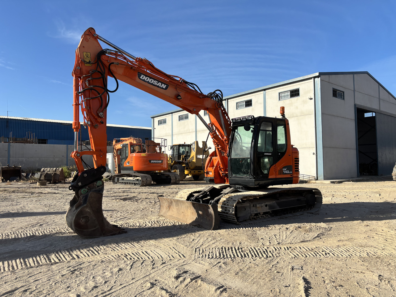 DOOSAN DX140-3 - Ekskavator perayap: gambar 1 DOOSAN DX140-3 - Ekskavator perayap: gambar 1