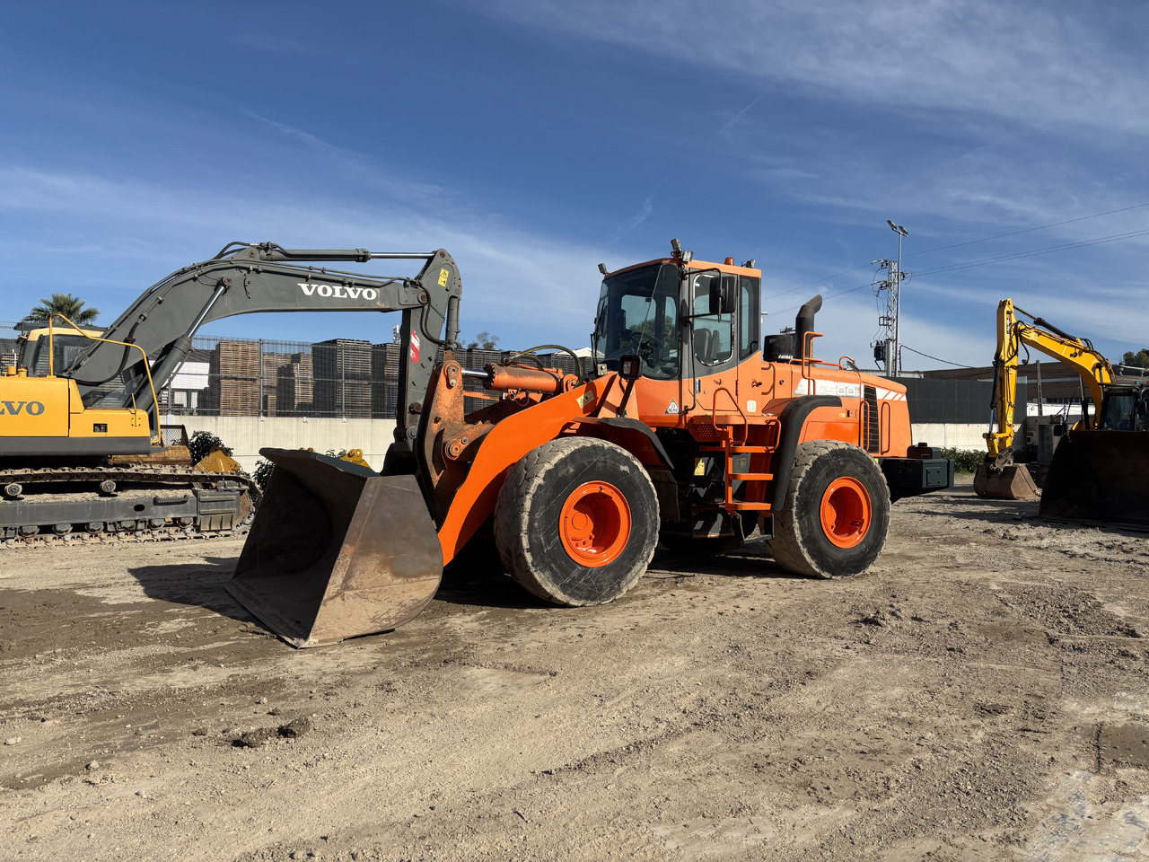 Doosan DL300 - Wheel loader: gambar 1 Doosan DL300 - Wheel loader: gambar 1