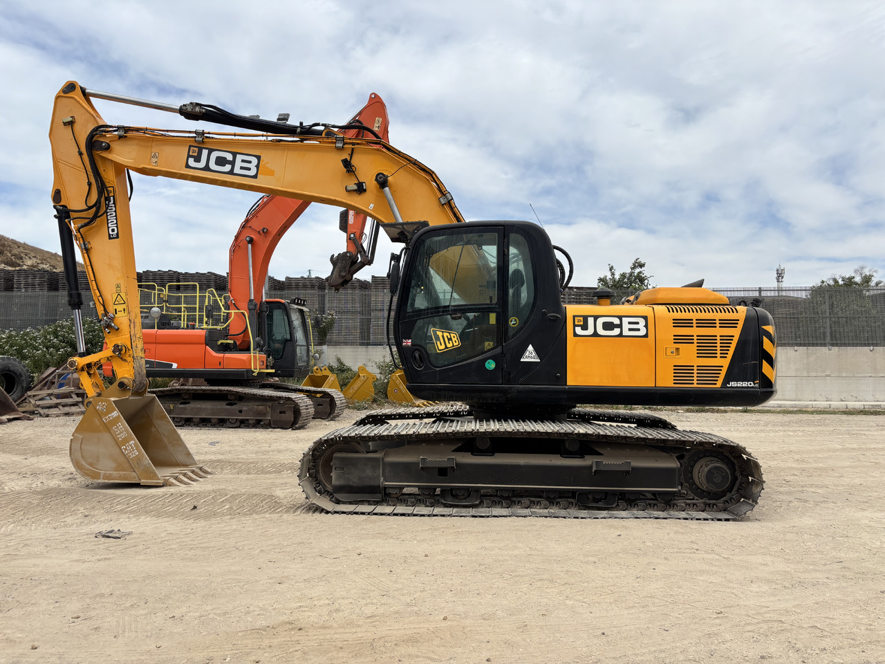 JCB JS220LC - Ekskavator perayap: gambar 2 JCB JS220LC - Ekskavator perayap: gambar 2