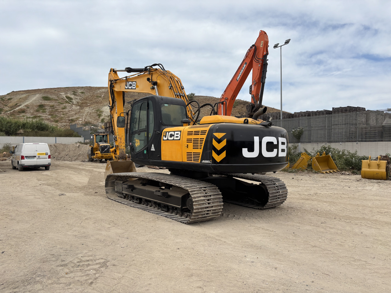JCB JS220LC - Ekskavator perayap: gambar 3 JCB JS220LC - Ekskavator perayap: gambar 3