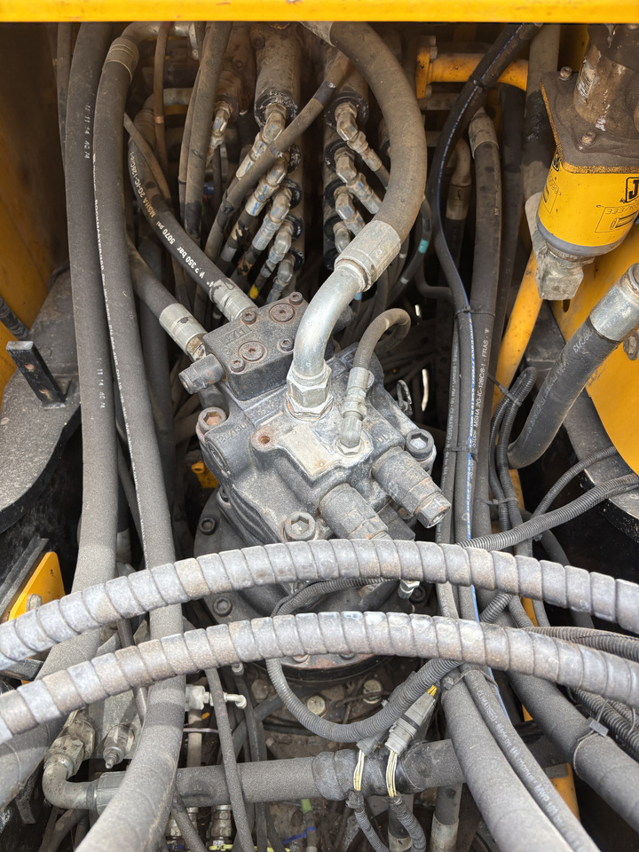 Ekskavator perayap JCB JS220LC: gambar 10