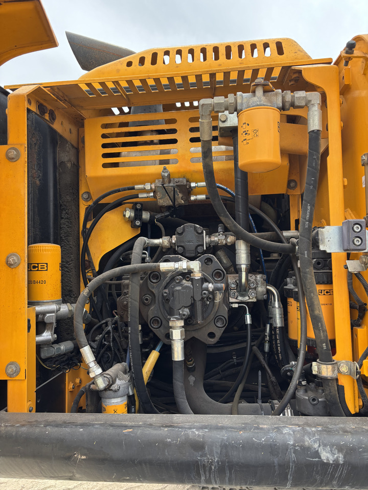 Ekskavator perayap JCB JS220LC: gambar 9