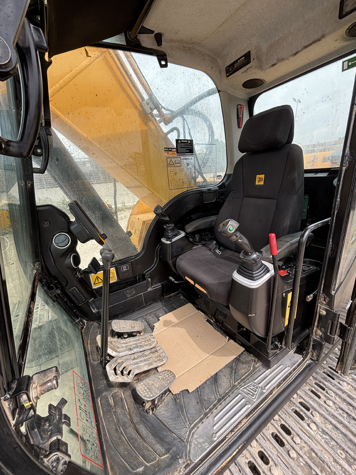 Ekskavator perayap JCB JS220LC: gambar 11