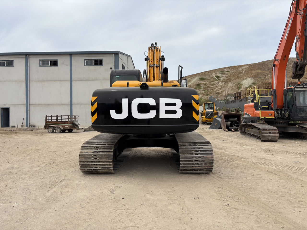 JCB JS220LC - Ekskavator perayap: gambar 4 JCB JS220LC - Ekskavator perayap: gambar 4