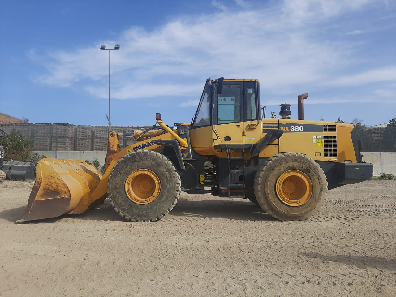 KOMATSU Wa 380.6 - Wheel loader: gambar 1 KOMATSU Wa 380.6 - Wheel loader: gambar 1
