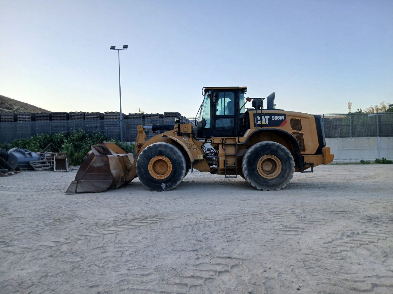 Caterpillar 966M - Peralatan konstruksi: gambar 2 Caterpillar 966M - Peralatan konstruksi: gambar 2