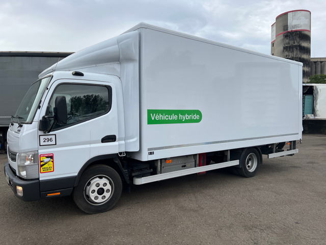 FUSO CANTER - Truk box: gambar 5 FUSO CANTER - Truk box: gambar 5