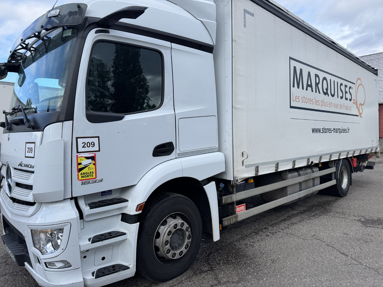MERCEDES-BENZ Actros - Truk dengan terpal samping: gambar 2 MERCEDES-BENZ Actros - Truk dengan terpal samping: gambar 2