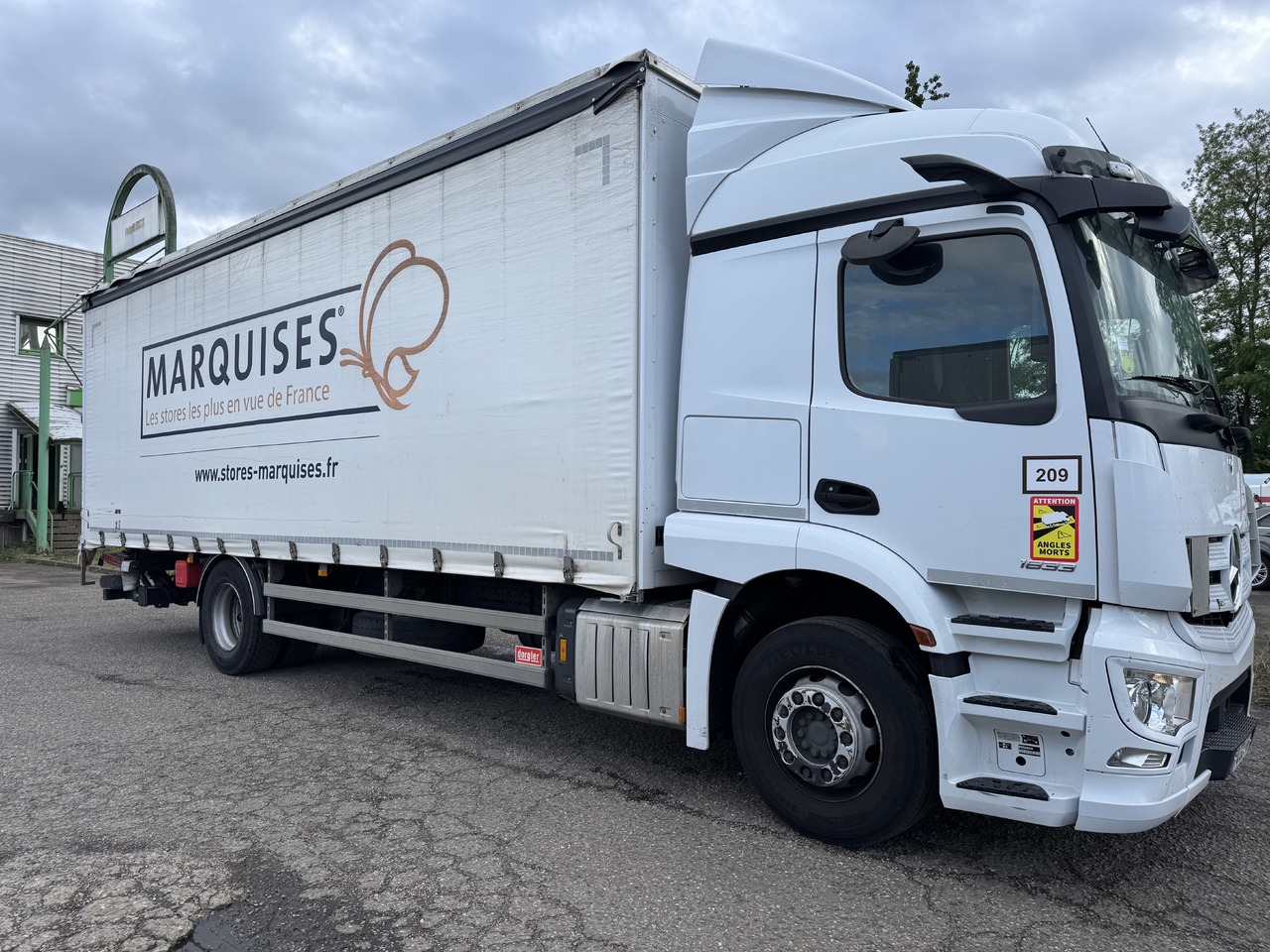 MERCEDES-BENZ Actros - Truk dengan terpal samping: gambar 1 MERCEDES-BENZ Actros - Truk dengan terpal samping: gambar 1