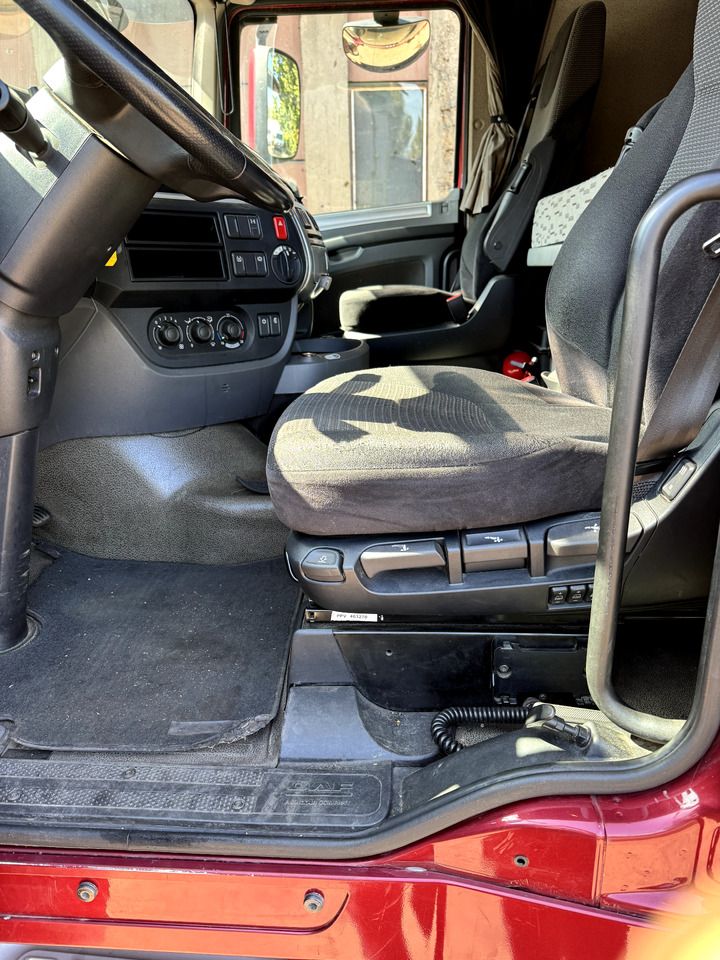 Interior photo 1: Tractor head DAF XF 460 Interior photo 1: Tractor head DAF XF 460