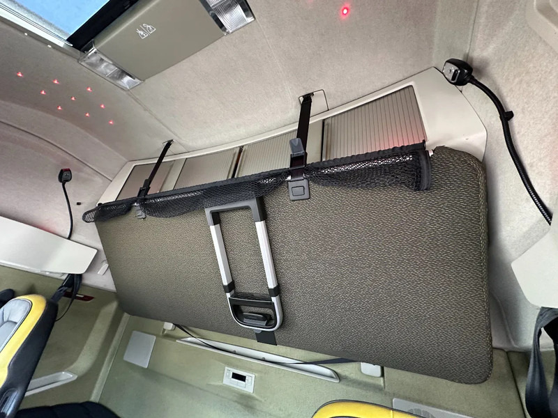 Truk sasis Volvo FH 16.750 6x4 Globe XL Chassis Retarder 4.30 Wb Full Air: gambar 16