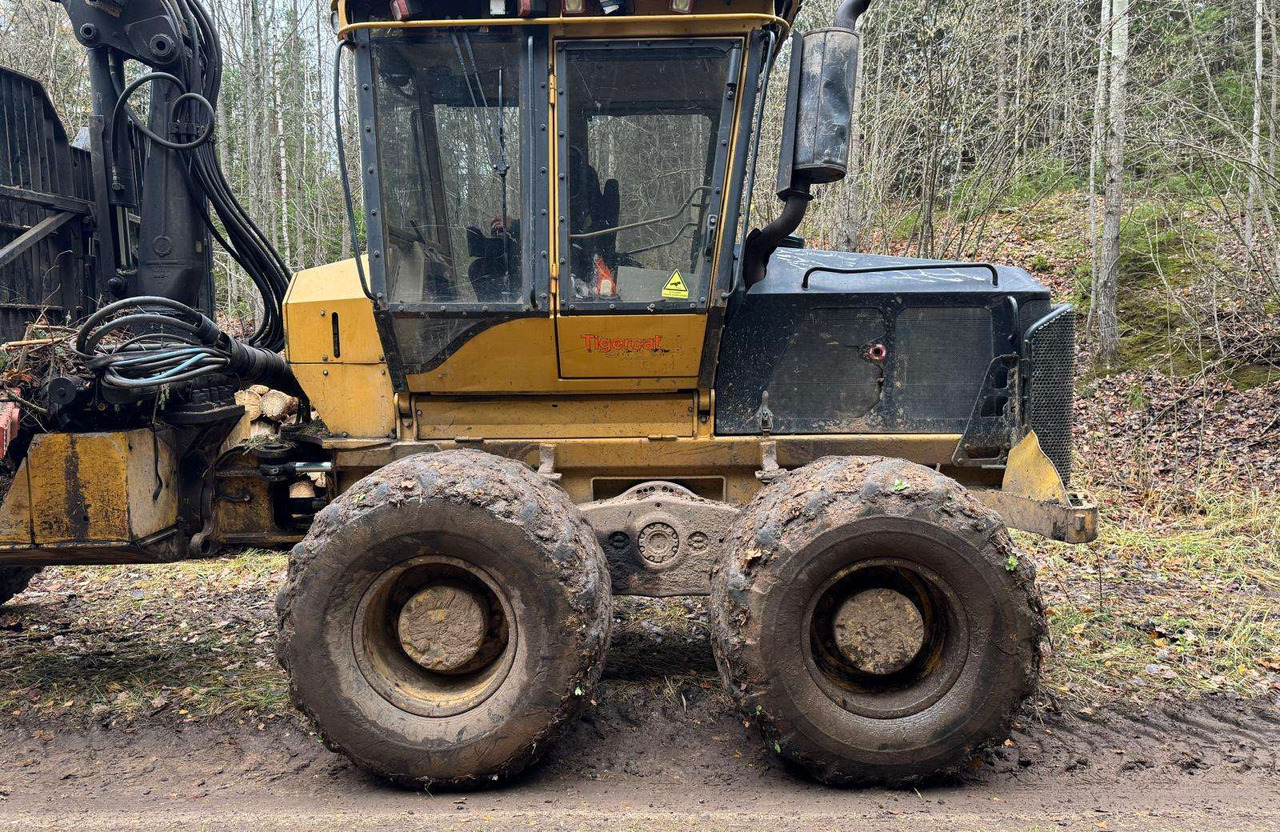 Tigercat 1075 - Forwarder: gambar 4 Tigercat 1075 - Forwarder: gambar 4