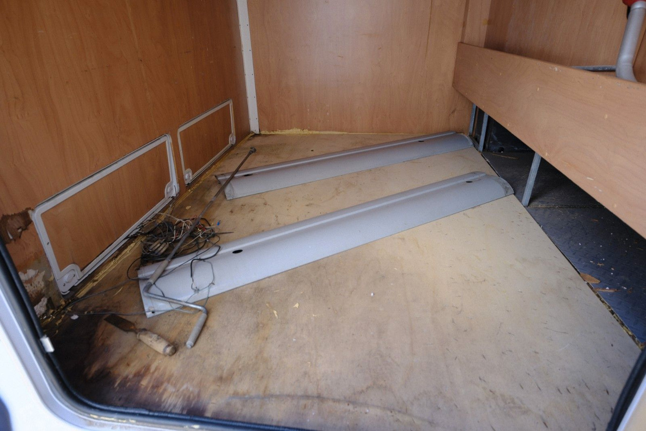 Bürstner A 747-2/Festbett+Garage/Klima/Markise/dop.Boden Bürstner A 747-2/Festbett+Garage/Klima/Markise/dop.Boden - Alkoven: gambar 5 Bürstner A 747-2/Festbett+Garage/Klima/Markise/dop.Boden Bürstner A 747-2/Festbett+Garage/Klima/Markise/dop.Boden - Alkoven: gambar 5