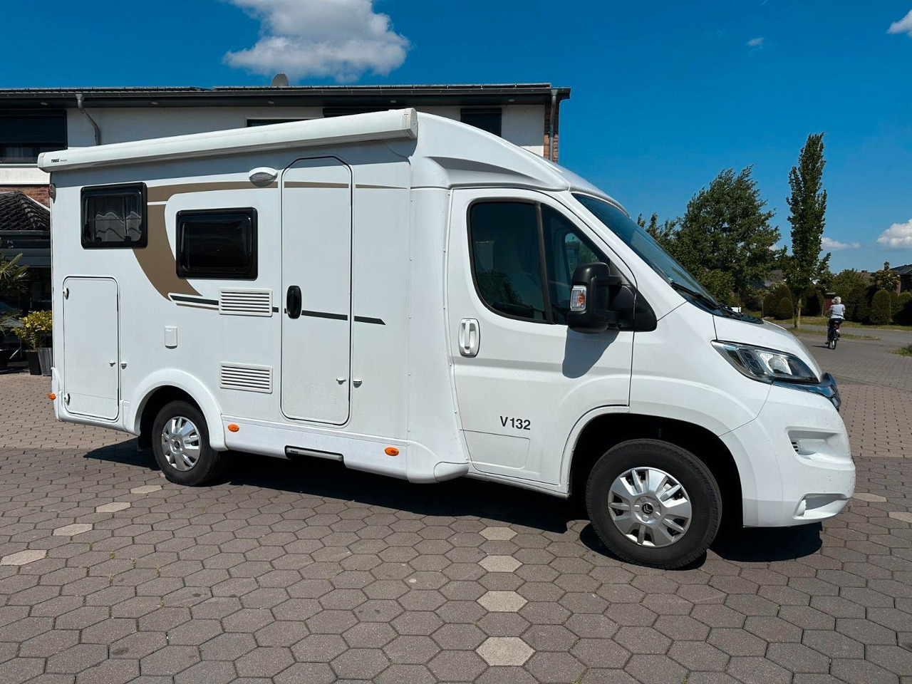 Carado V 132/Festbett/Garage/Klima/Markise/Finanzierung - Mobil rumah semi-terintegrasi: gambar 2 Carado V 132/Festbett/Garage/Klima/Markise/Finanzierung - Mobil rumah semi-terintegrasi: gambar 2