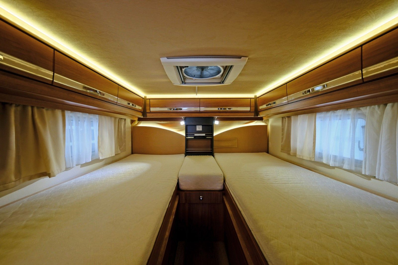 Mobil rumah terintegrasi Eura Mobil Integra Style IS 700 EB/Einzelbetten+Hubbett: gambar 11