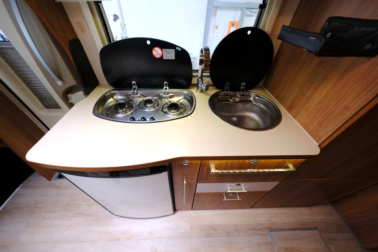 Mobil rumah terintegrasi Eura Mobil Integra Style IS 700 EB/Einzelbetten+Hubbett: gambar 14