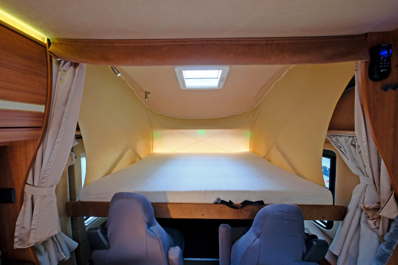 Mobil rumah terintegrasi Eura Mobil Integra Style IS 700 EB/Einzelbetten+Hubbett: gambar 12