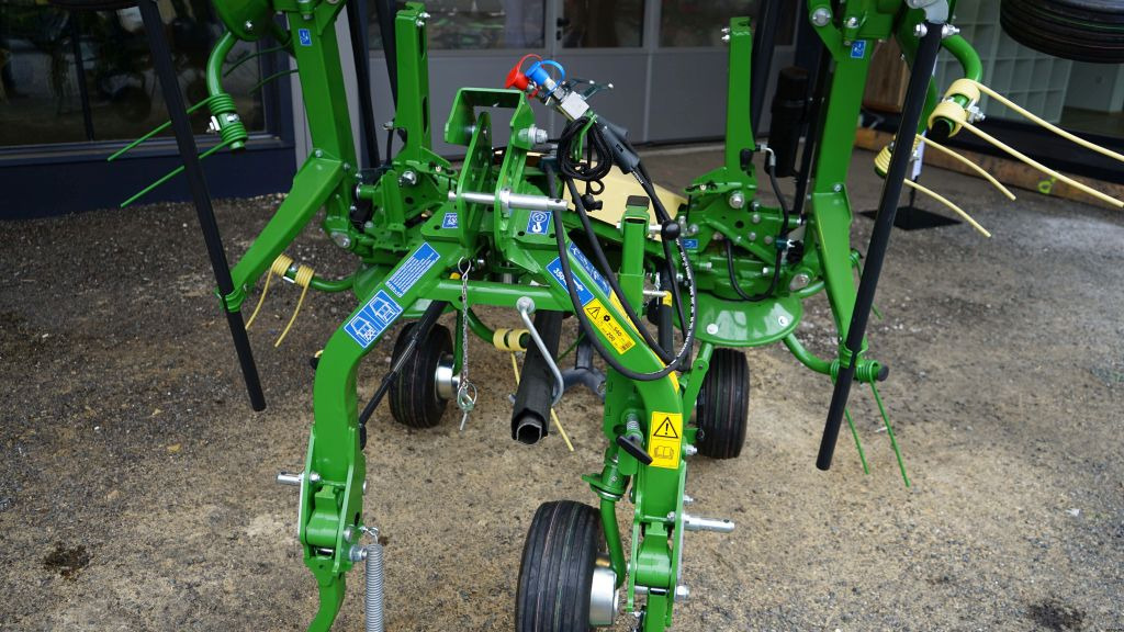 Krone Vendro 620 Highland (20719) - Tedder/ Menyapu: gambar 4 Krone Vendro 620 Highland (20719) - Tedder/ Menyapu: gambar 4