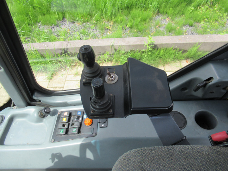 Penyapu jalan LM TRAC 286 4WD 4x4 AIRCO Werktuigdrager: gambar 8