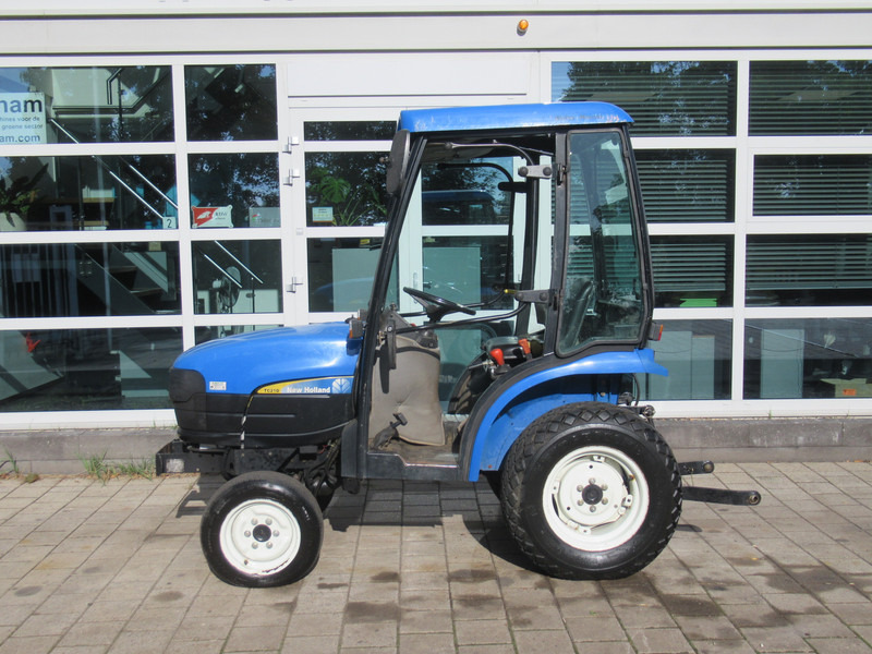 New Holland TC21D 4WD 4x4 Cabine Verwarming - Traktor: gambar 2 New Holland TC21D 4WD 4x4 Cabine Verwarming - Traktor: gambar 2