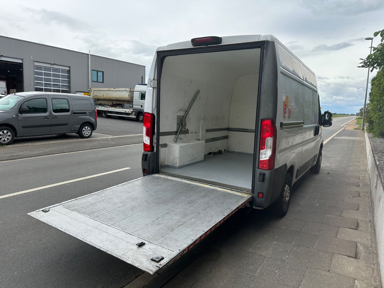 Fiat Ducato130*Automatik*Nav*LBW500kg*Service neu* Fiat Ducato130*Automatik*Nav*LBW500kg*Service neu* - Van panel: gambar 3 Fiat Ducato130*Automatik*Nav*LBW500kg*Service neu* Fiat Ducato130*Automatik*Nav*LBW500kg*Service neu* - Van panel: gambar 3
