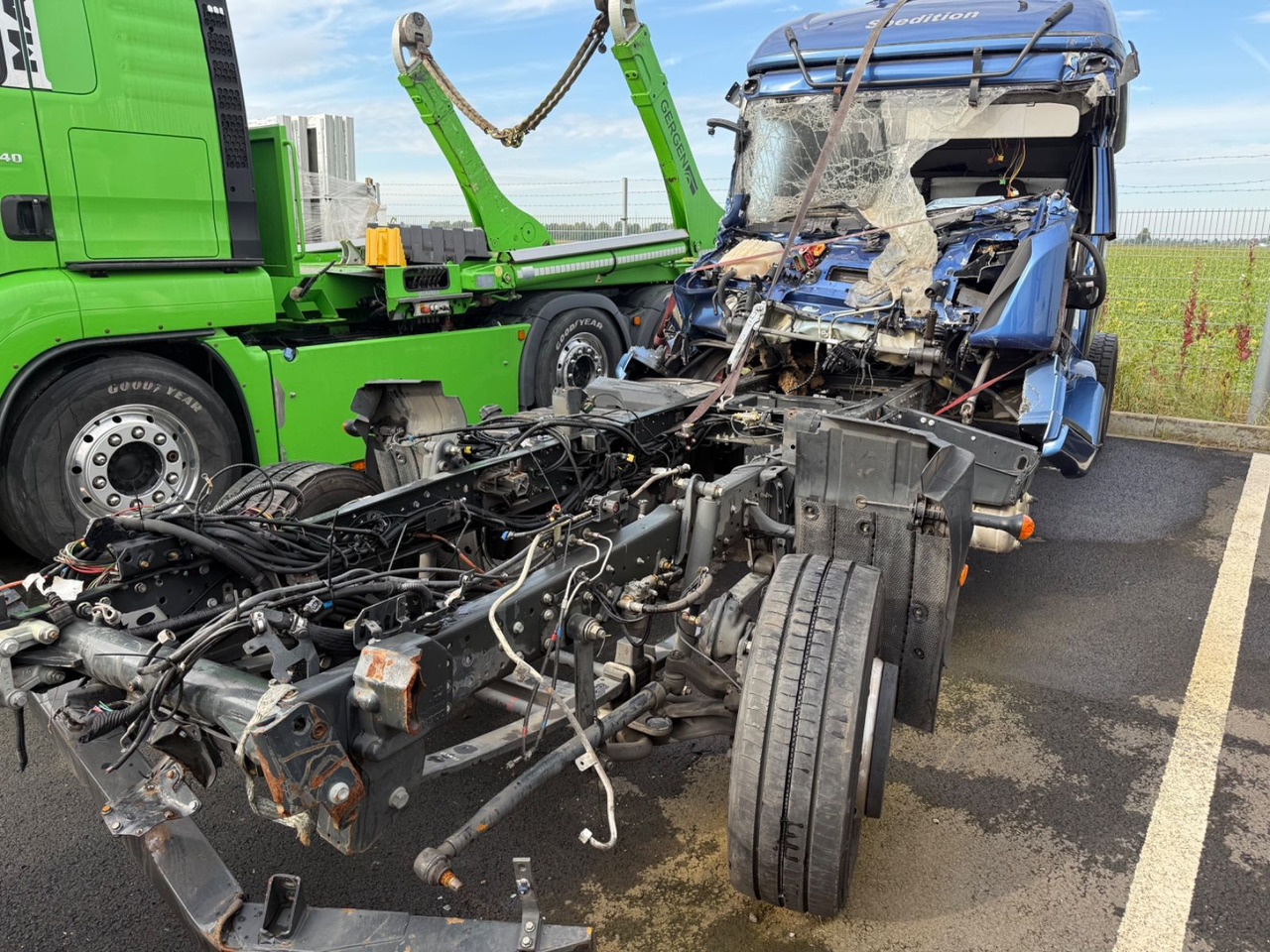 Iveco Eurocargo 110EL250 Unfallchassis - Truk pengangkut mobil: gambar 1 Iveco Eurocargo 110EL250 Unfallchassis - Truk pengangkut mobil: gambar 1