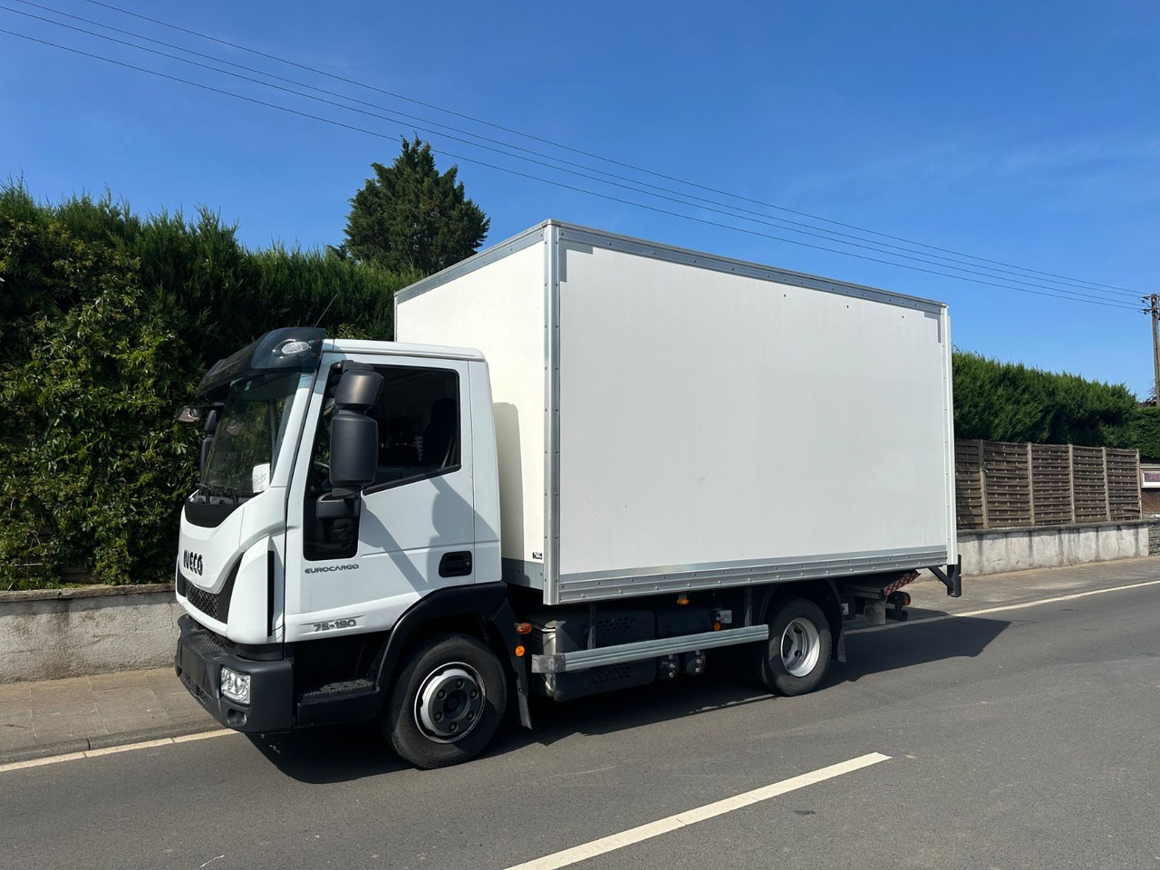 Iveco Eurocargo 75E19*Euro6*Aut*Koffer*LBW 1000kg** Iveco Eurocargo 75E19/Tüv neu/Koffer/LBW 1000kg/ - Truk box: gambar 1 Iveco Eurocargo 75E19*Euro6*Aut*Koffer*LBW 1000kg** Iveco Eurocargo 75E19/Tüv neu/Koffer/LBW 1000kg/ - Truk box: gambar 1