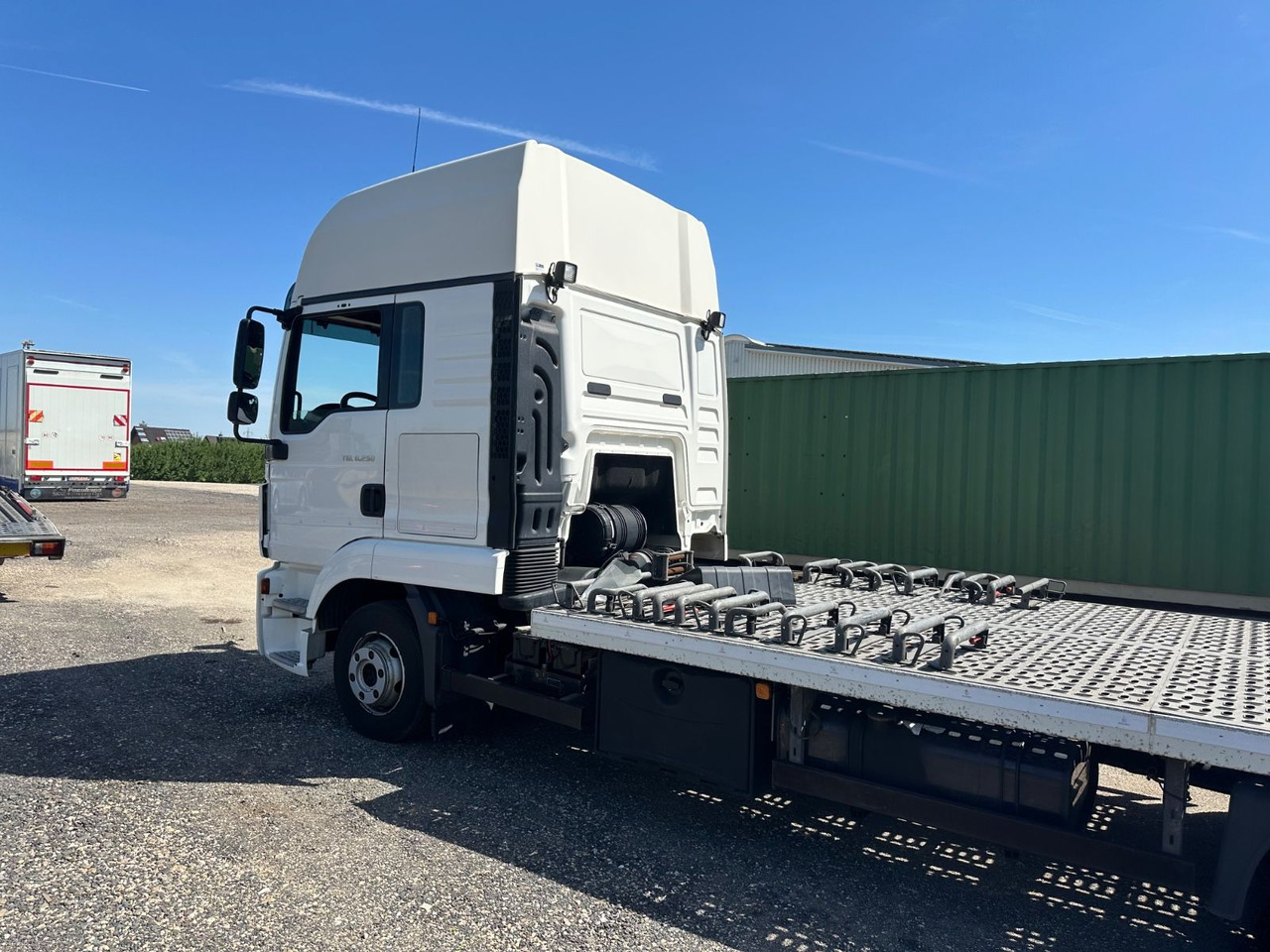 MAN 8.250 TGL*4x L1H1*XLX Kabine*VDI2700*TOP* - Truk pengangkut mobil: gambar 5 MAN 8.250 TGL*4x L1H1*XLX Kabine*VDI2700*TOP* - Truk pengangkut mobil: gambar 5