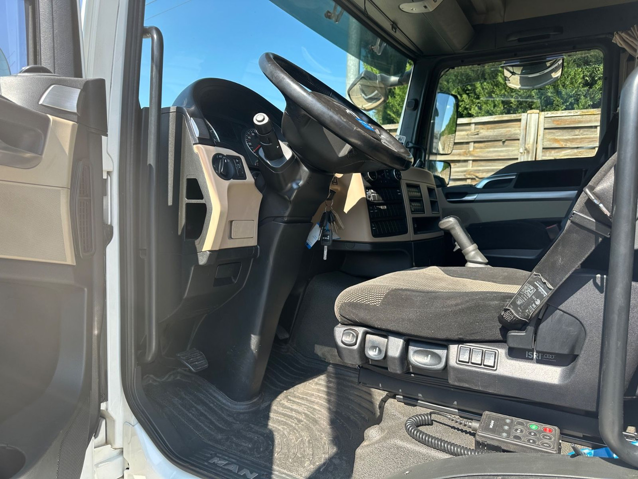 MAN 8.250 TGL*VDI2700*TOP*4-er Zug BFT Anhänger MAN 8.250 TGL*4x L1H1*XLX Kabine*VDI2700*TOP* - Truk pengangkut mobil: gambar 4 MAN 8.250 TGL*VDI2700*TOP*4-er Zug BFT Anhänger MAN 8.250 TGL*4x L1H1*XLX Kabine*VDI2700*TOP* - Truk pengangkut mobil: gambar 4