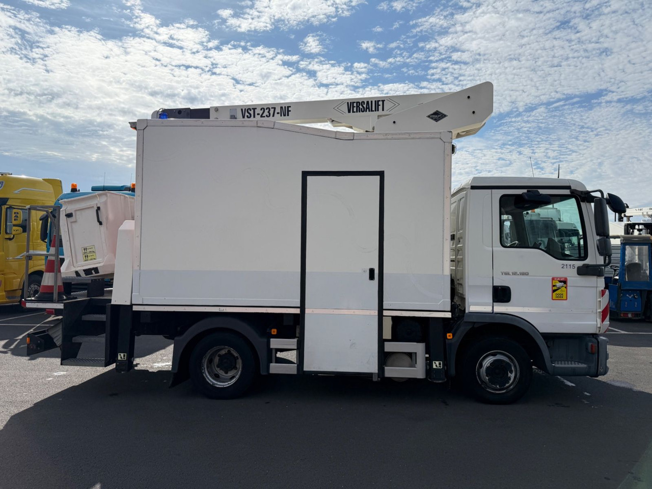 MAN TGL 12.180 Versalift/15m/orig.km/Top - Platform udara yang dipasang di truk: gambar 3 MAN TGL 12.180 Versalift/15m/orig.km/Top - Platform udara yang dipasang di truk: gambar 3